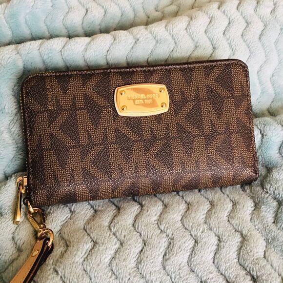 MICHAEL KORS JET SET WALLET SIGNATURE BROWN AND GOLD HARDWARE - Picture 9 of 14